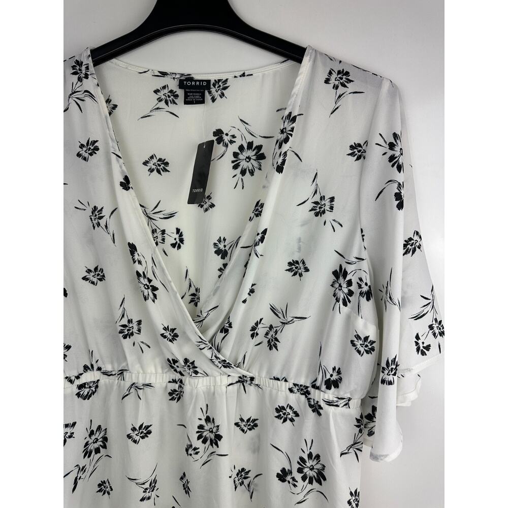 NWT Torrid Floral Georgette Flutter Sleeve Surplice Blouse Sheer Plus Size 1X - Picture 7 of 15